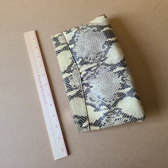 snake print pleated clutch purse - Picture 4 of 6